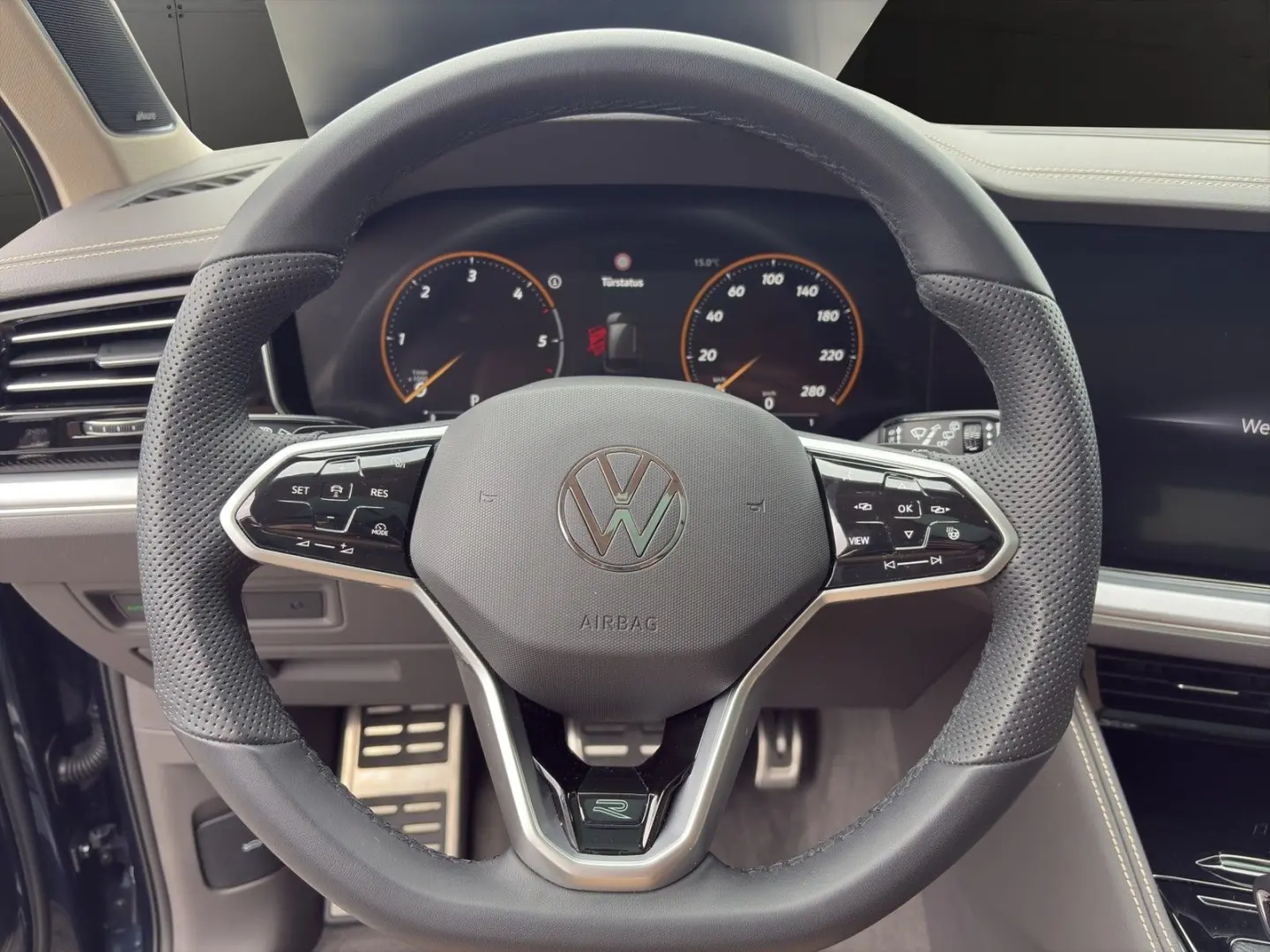 Touareg 3.0TDI R-Line 4Motion AHK+Pano+Matrix