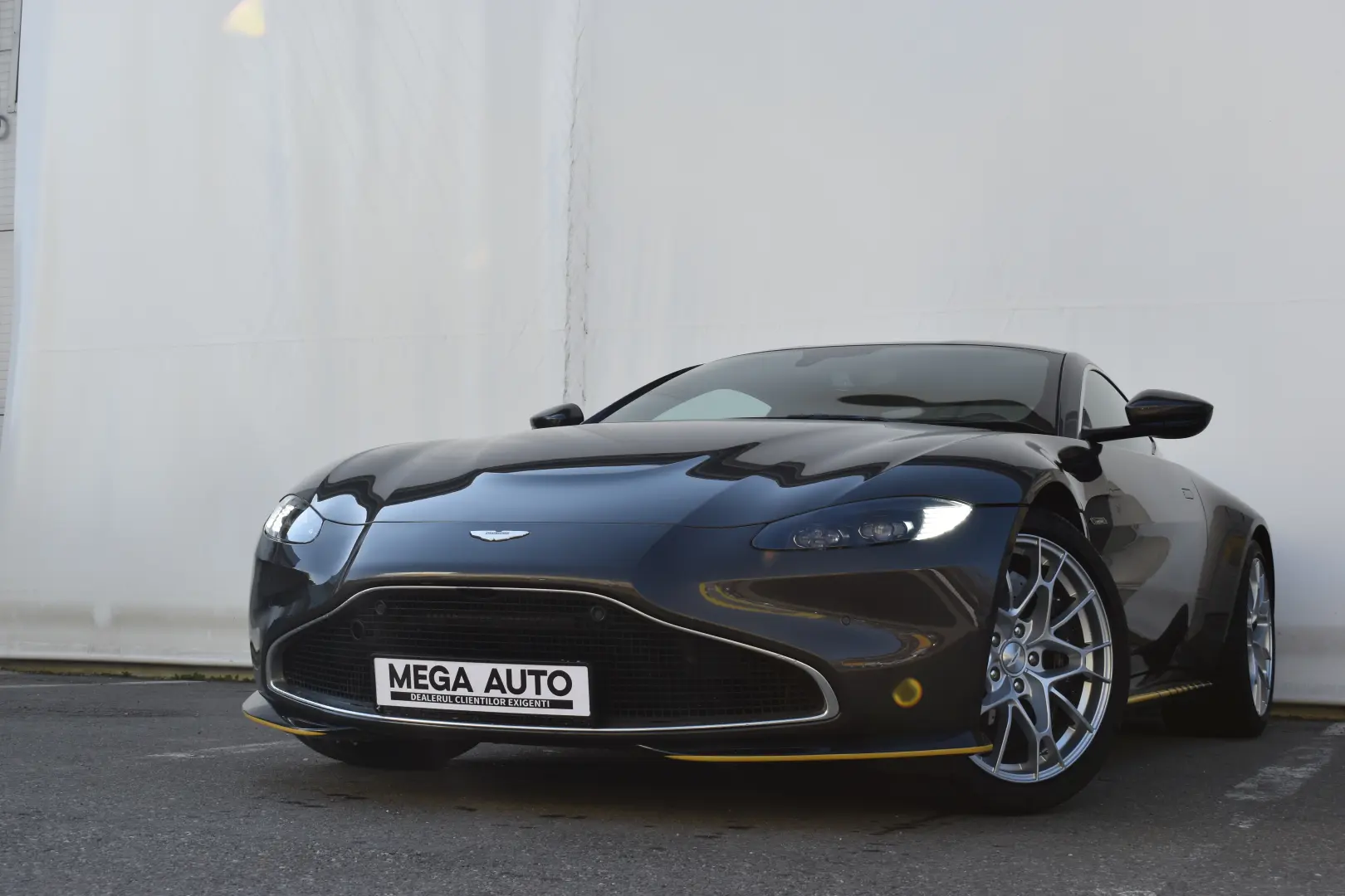ASTON MARTIN VANTAGE 007 EDITIE LIMITATA