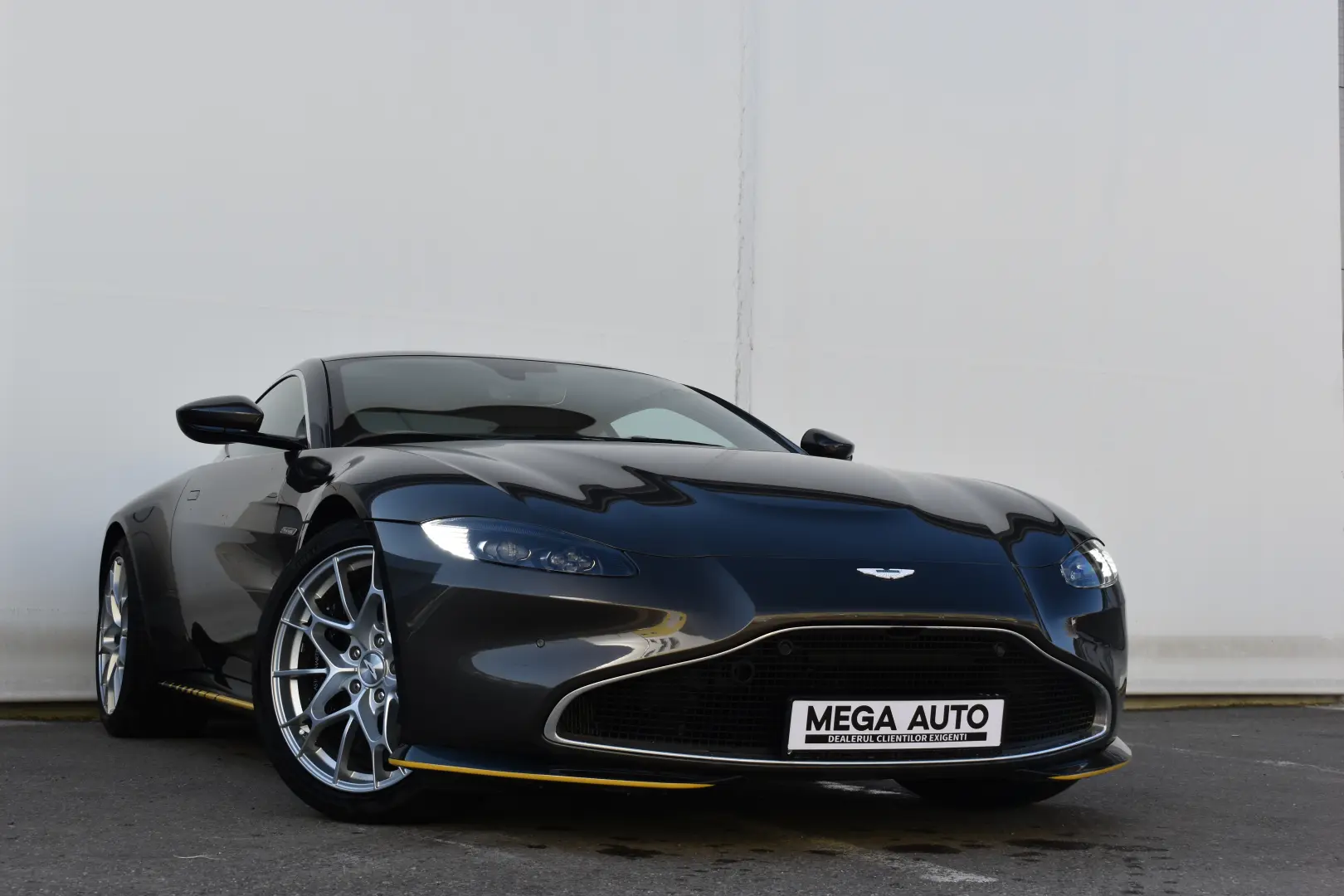 ASTON MARTIN VANTAGE 007 EDITIE LIMITATA