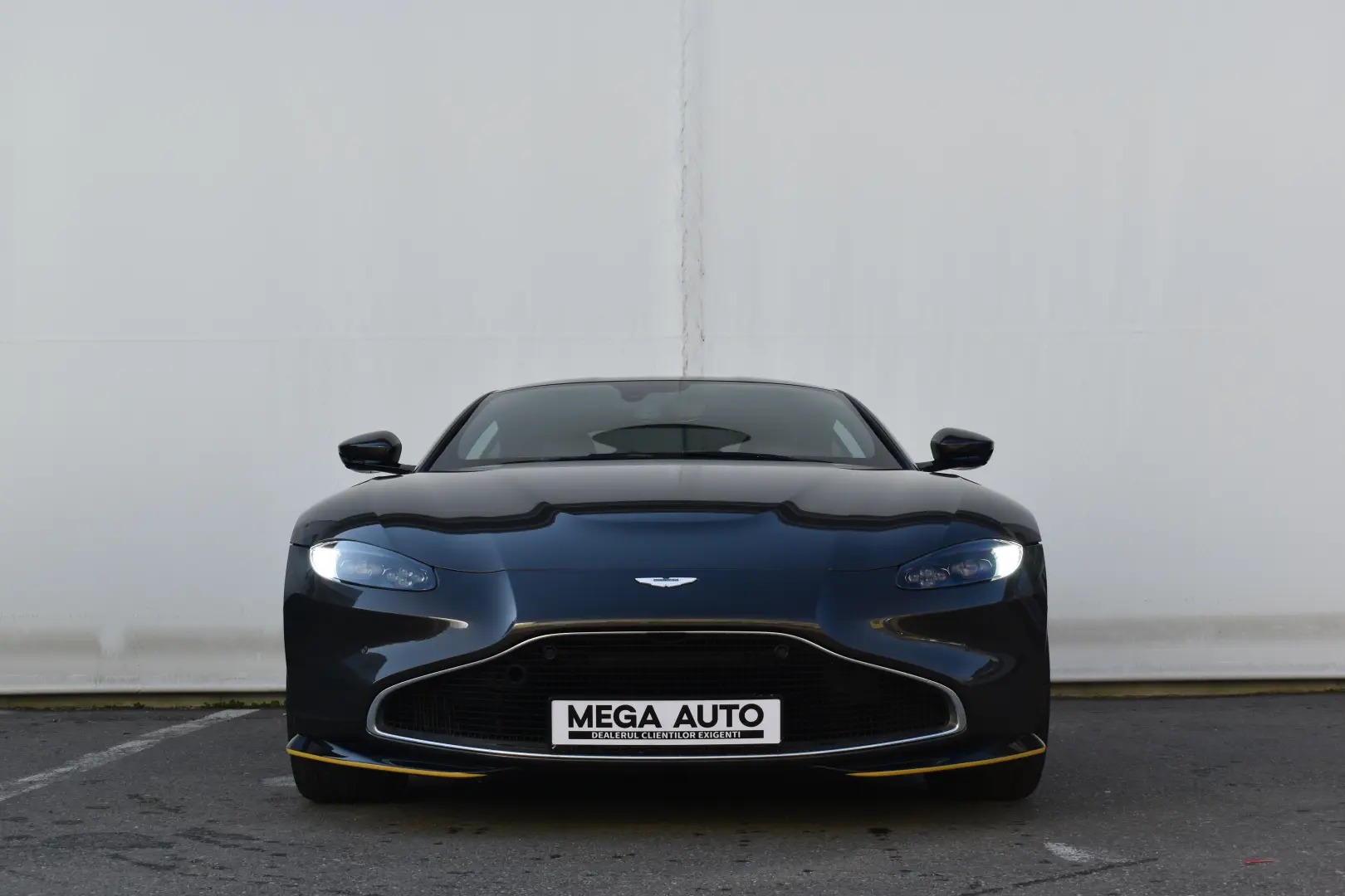 ASTON MARTIN VANTAGE 007 EDITIE LIMITATA