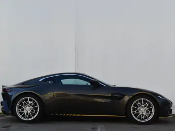 ASTON MARTIN VANTAGE 007 EDITIE LIMITATA