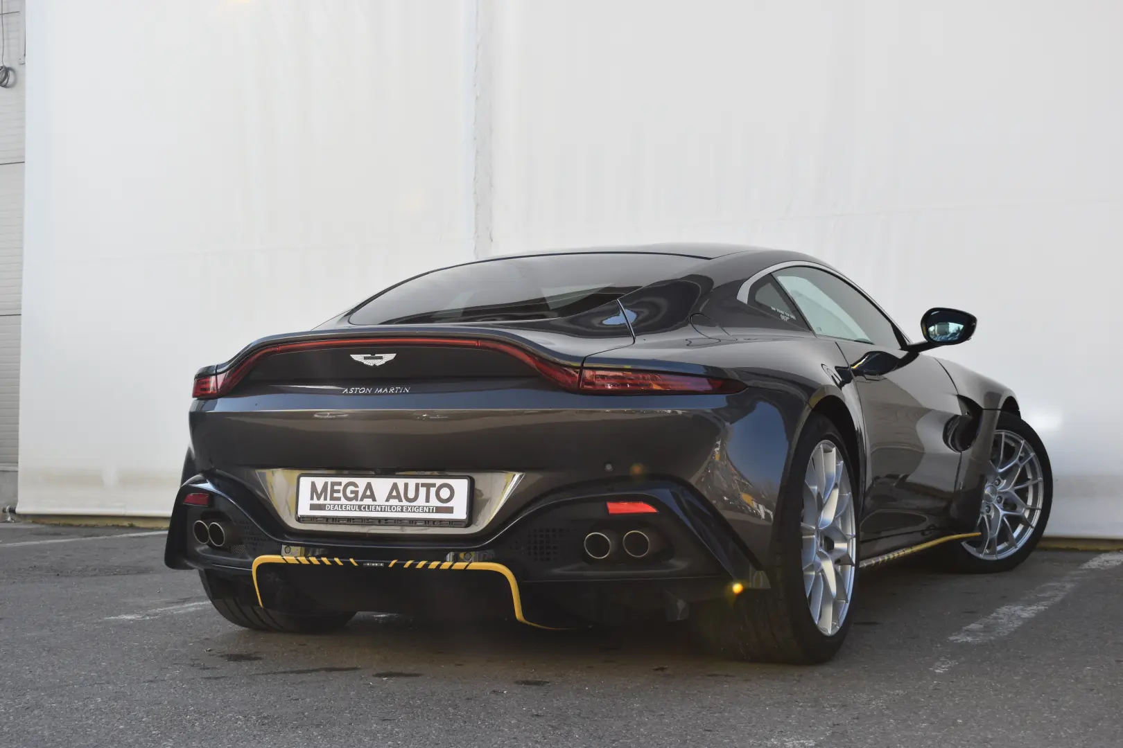 ASTON MARTIN VANTAGE 007 EDITIE LIMITATA