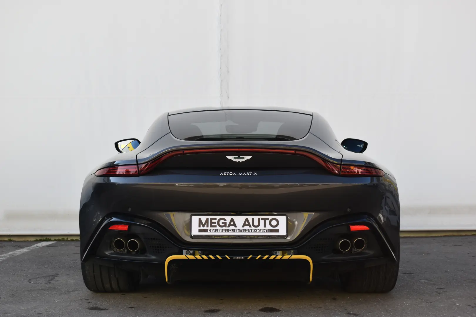 ASTON MARTIN VANTAGE 007 EDITIE LIMITATA