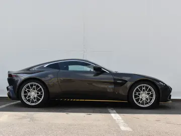 ASTON MARTIN VANTAGE 007 EDITIE LIMITATA