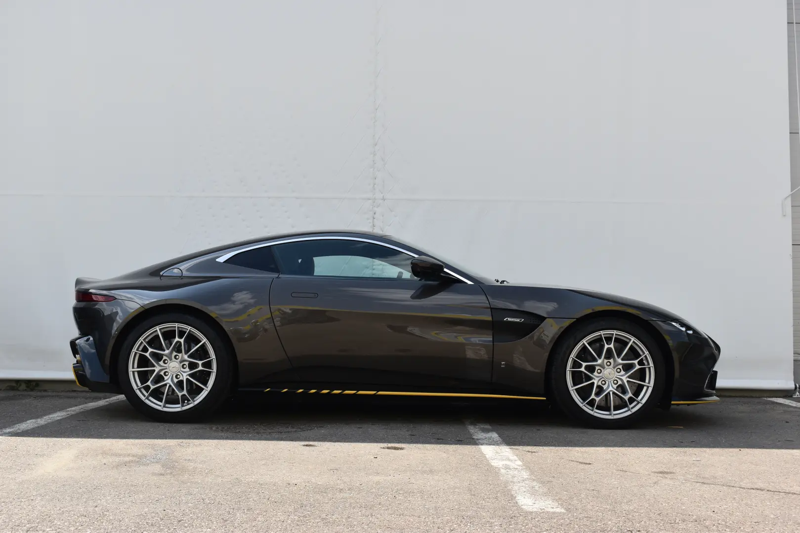 ASTON MARTIN VANTAGE 007 EDITIE LIMITATA
