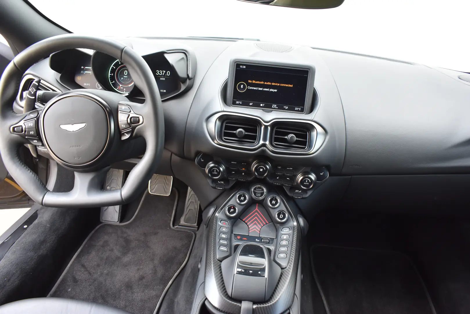 ASTON MARTIN VANTAGE 007 EDITIE LIMITATA