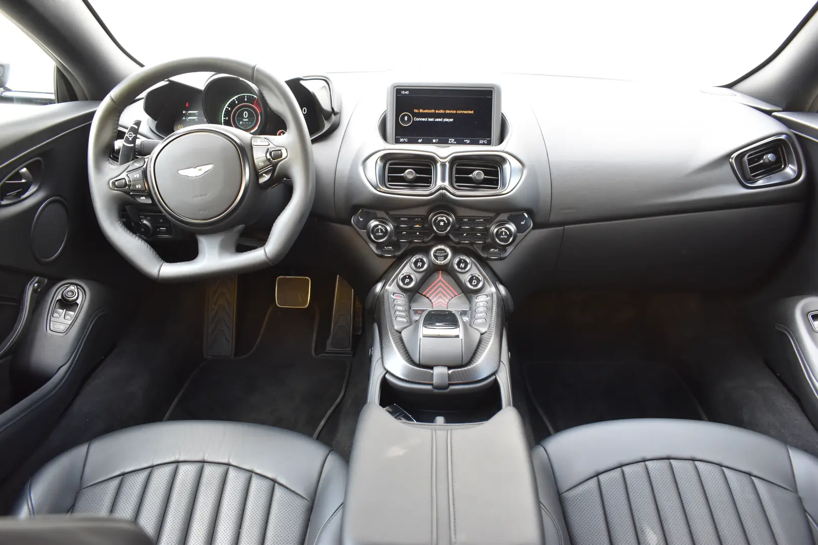 ASTON MARTIN VANTAGE 007 EDITIE LIMITATA