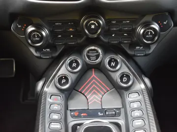ASTON MARTIN VANTAGE 007 EDITIE LIMITATA