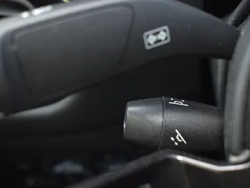 ASTON MARTIN VANTAGE 007 EDITIE LIMITATA