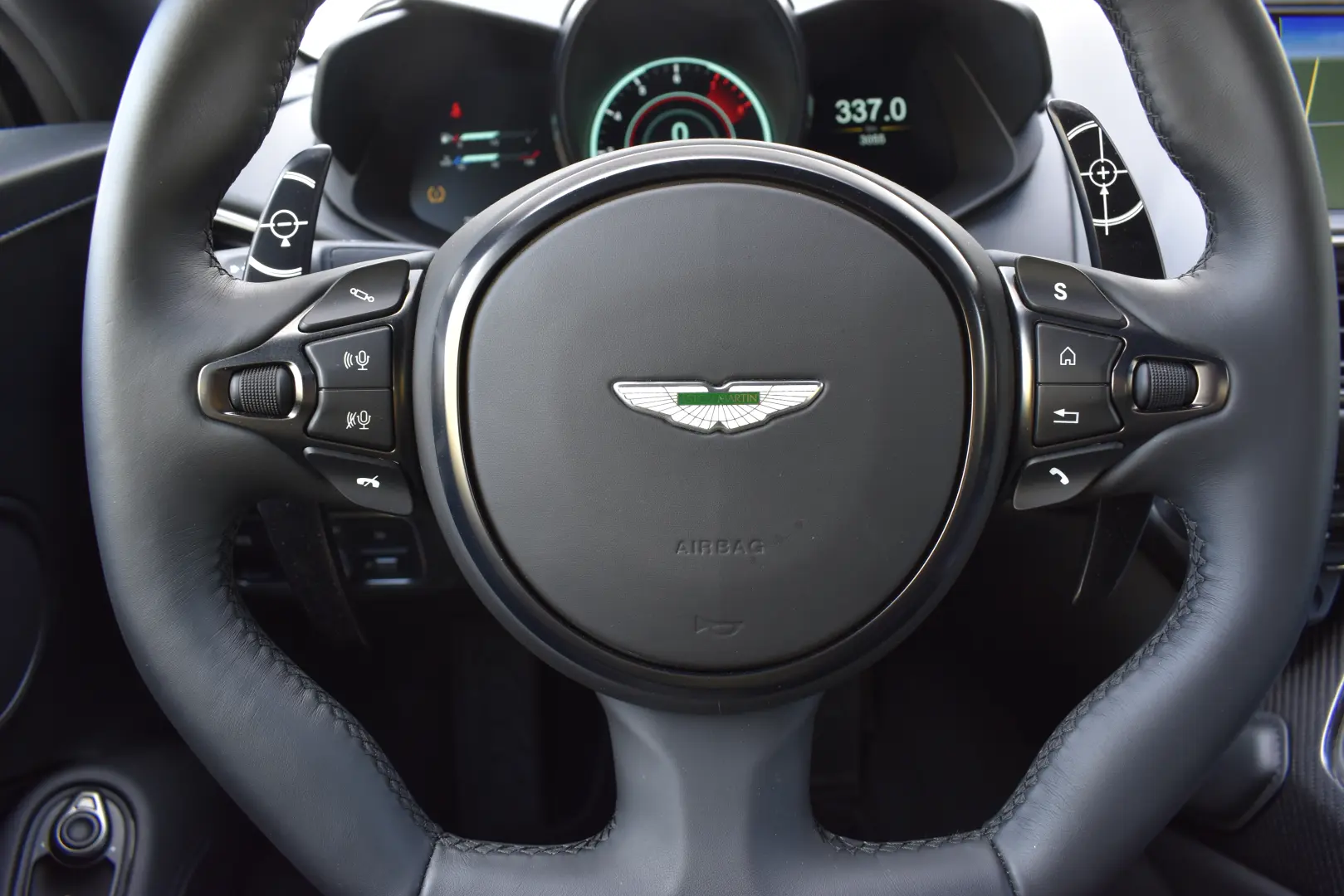 ASTON MARTIN VANTAGE 007 EDITIE LIMITATA