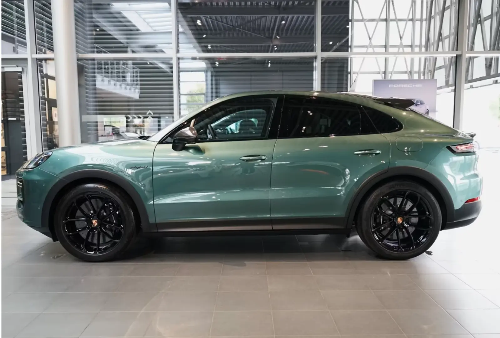 Porsche Cayenne Turbo E-Hybrid Coupé cu pachet GT
