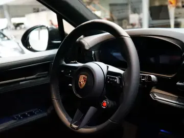 Porsche Cayenne Turbo E-Hybrid Coupé cu pachet GT