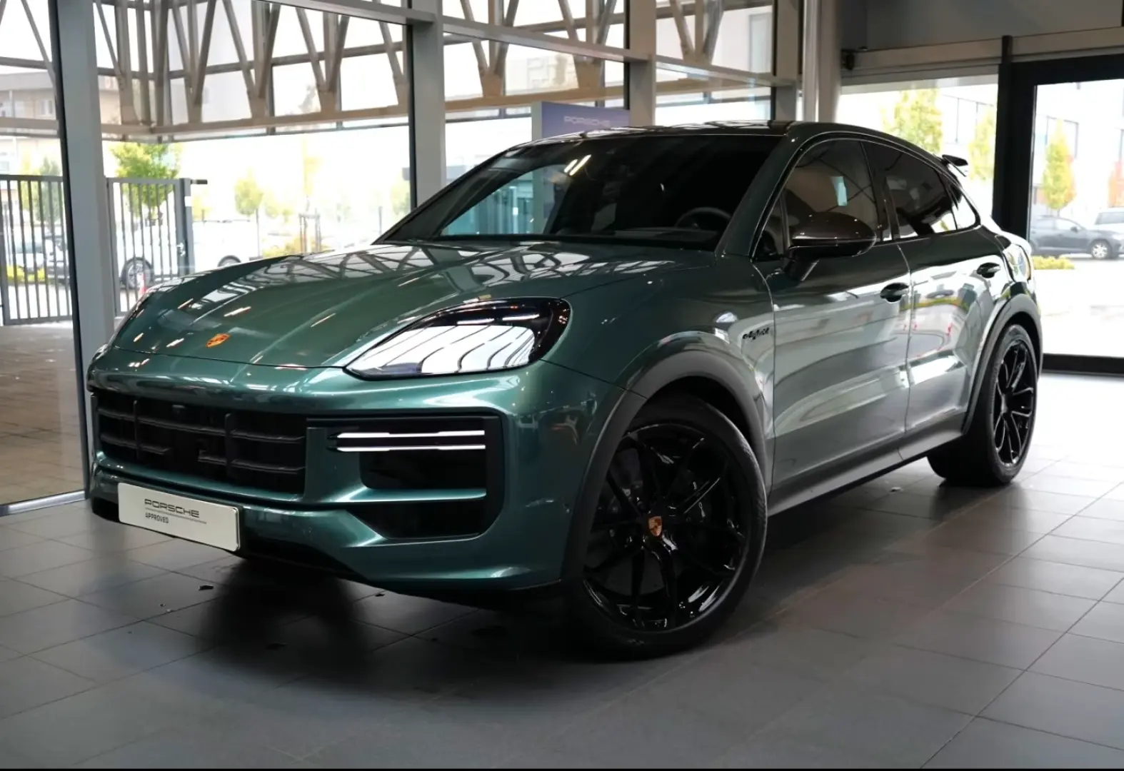 Porsche Cayenne Turbo E-Hybrid Coupé cu pachet GT