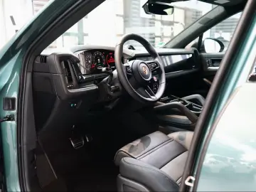 Porsche Cayenne Turbo E-Hybrid Coupé cu pachet GT