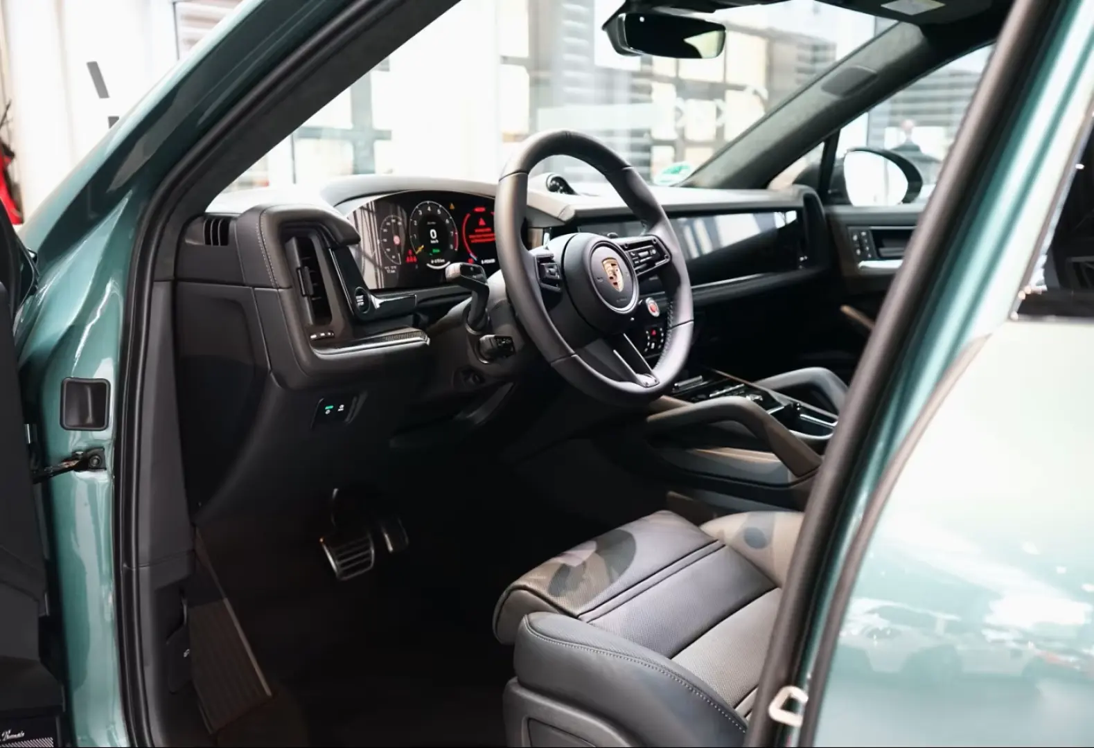 Porsche Cayenne Turbo E-Hybrid Coupé cu pachet GT