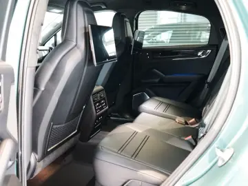 Porsche Cayenne Turbo E-Hybrid Coupé cu pachet GT