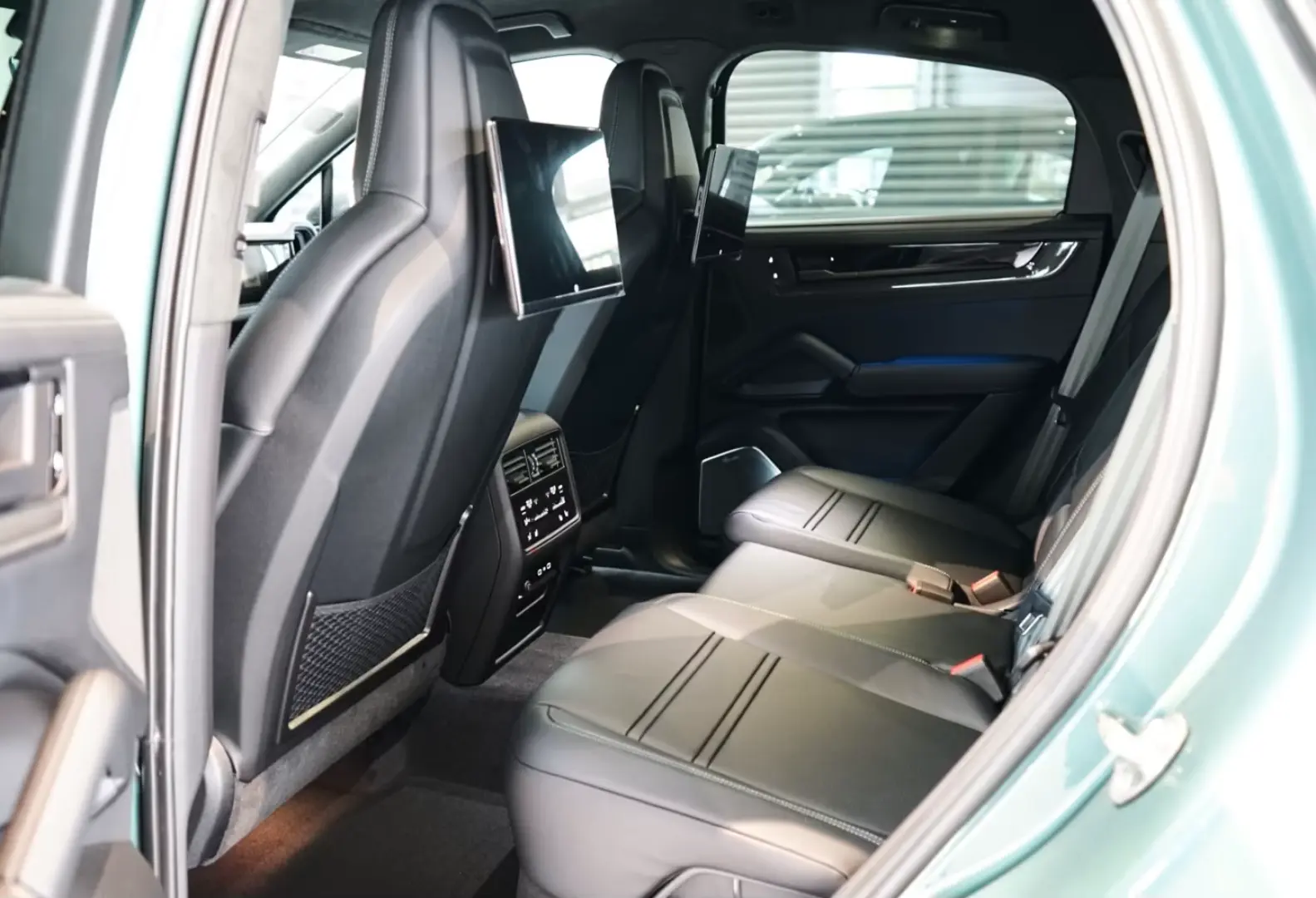 Porsche Cayenne Turbo E-Hybrid Coupé cu pachet GT