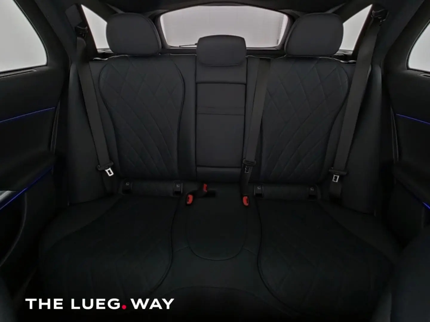 E 300 de T 4M AMG+MBUX+DLight+Pano+AHK+Airm+360°