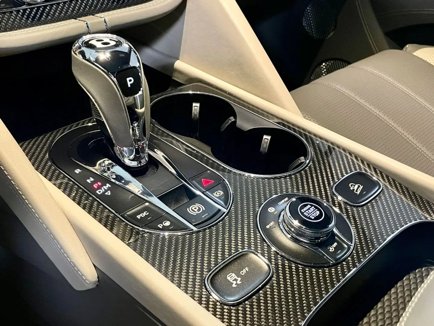 BENTAYGA V8 S CARBON NAIM MASSAGE PANO FULL!