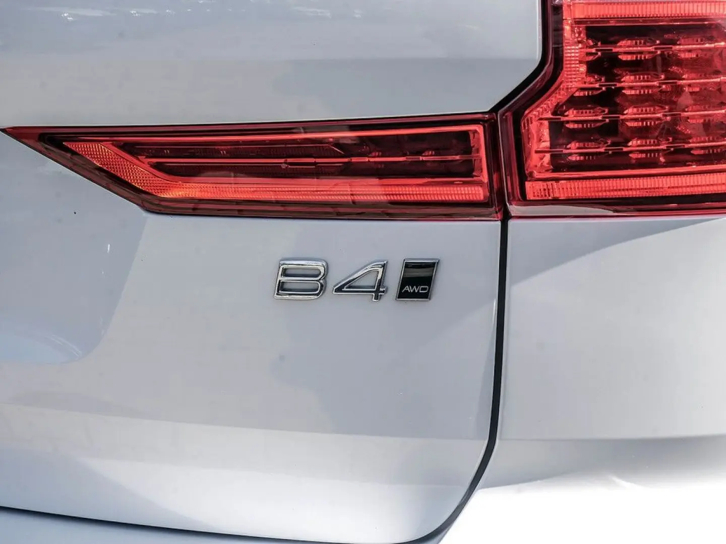 XC60 B4 Plus Dark AWD