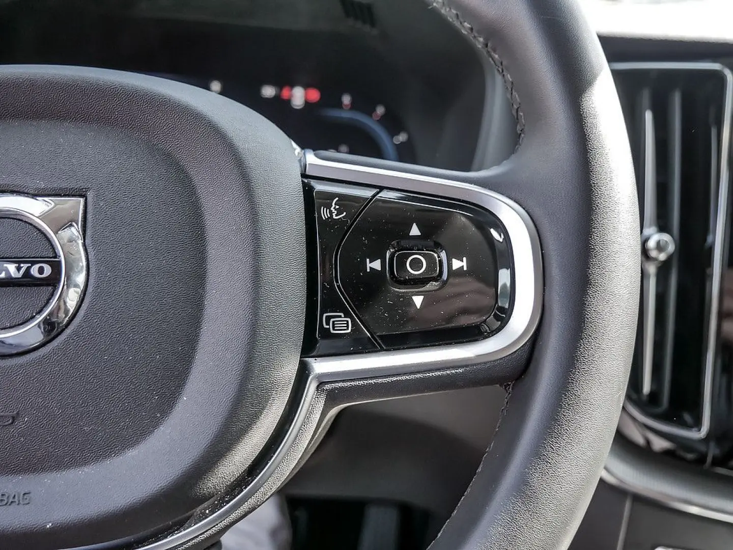 XC60 B4 Plus Dark AWD