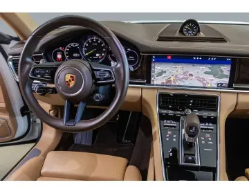 Panamera 4 E-Hybrid InnoDrive Head-Up Display