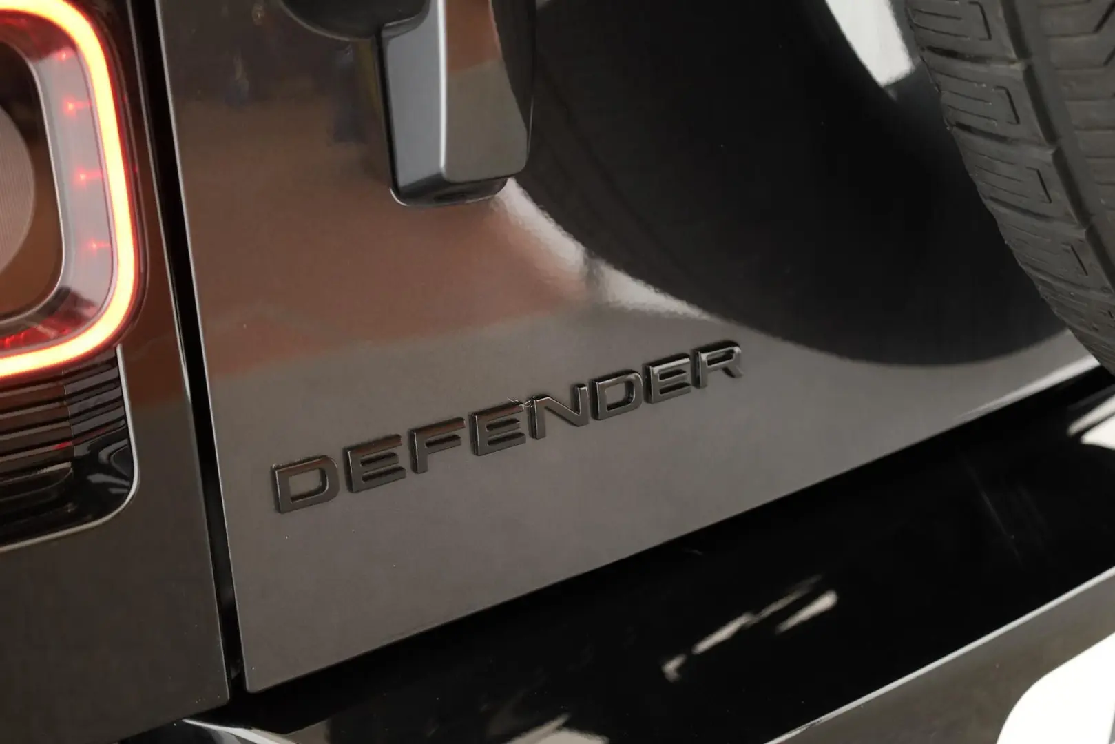 Land Rover Defender 110 P525 AWD Black Matrix Pano HUD