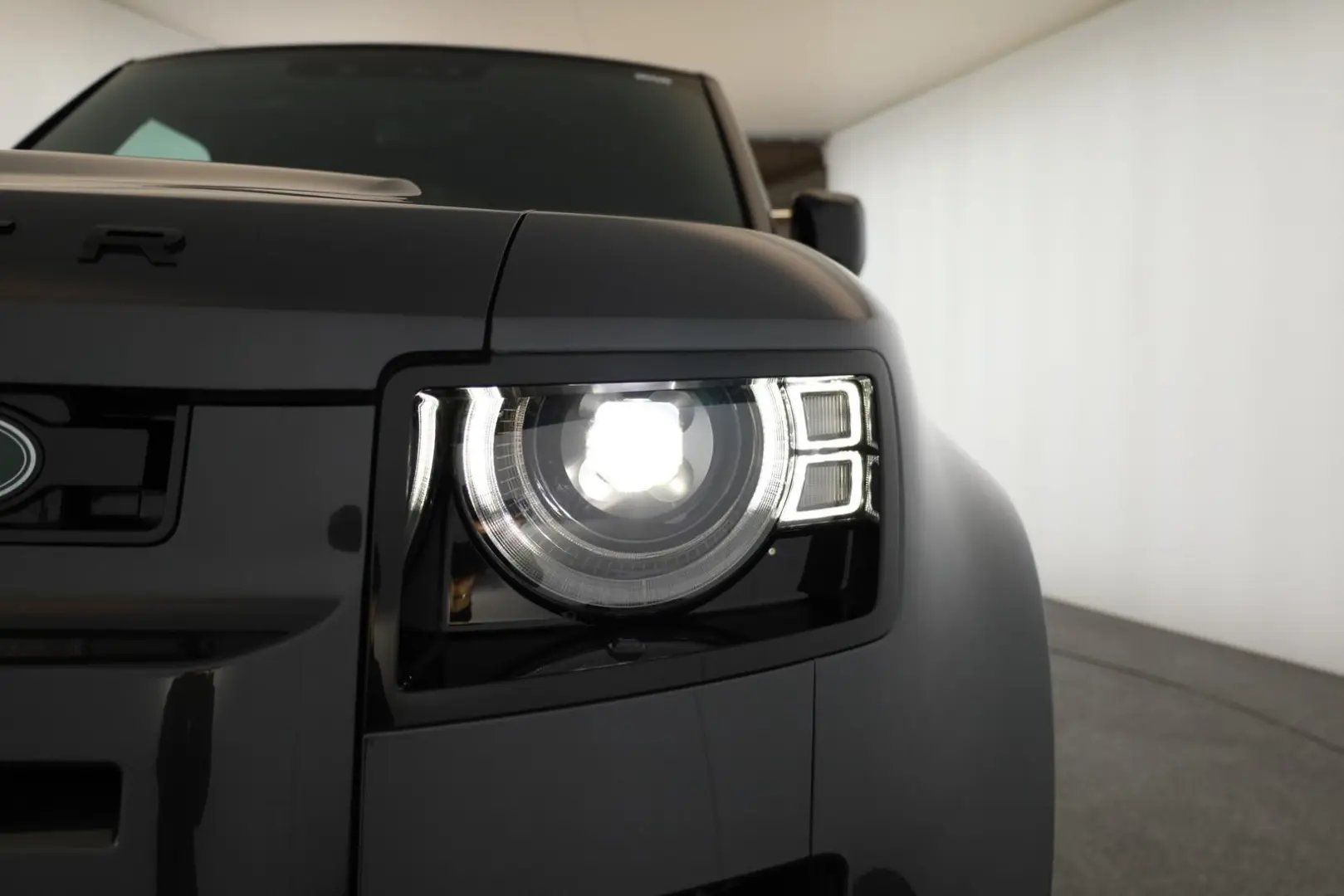 Land Rover Defender 110 P525 AWD Black Matrix Pano HUD