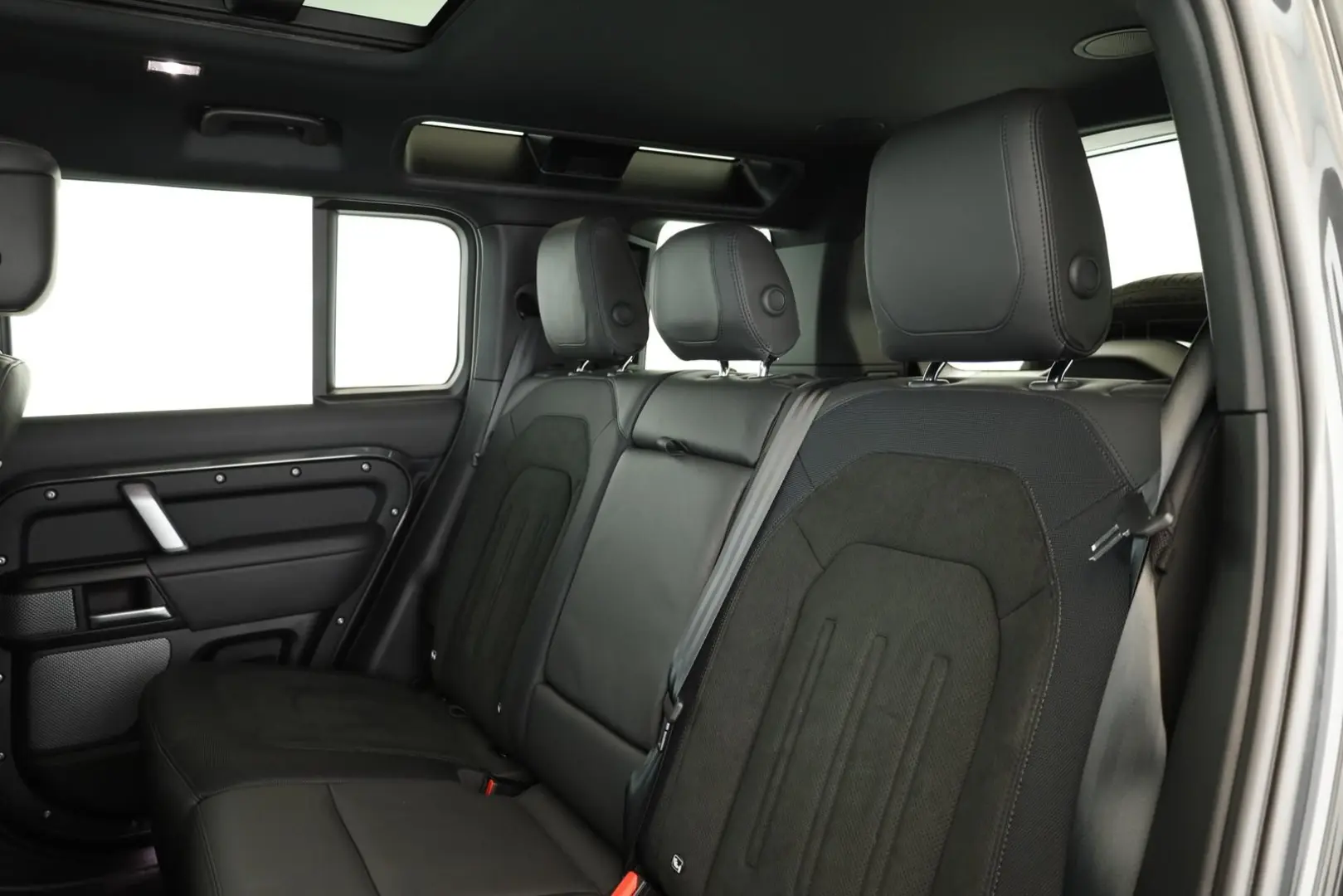 Land Rover Defender 110 P525 AWD Black Matrix Pano HUD