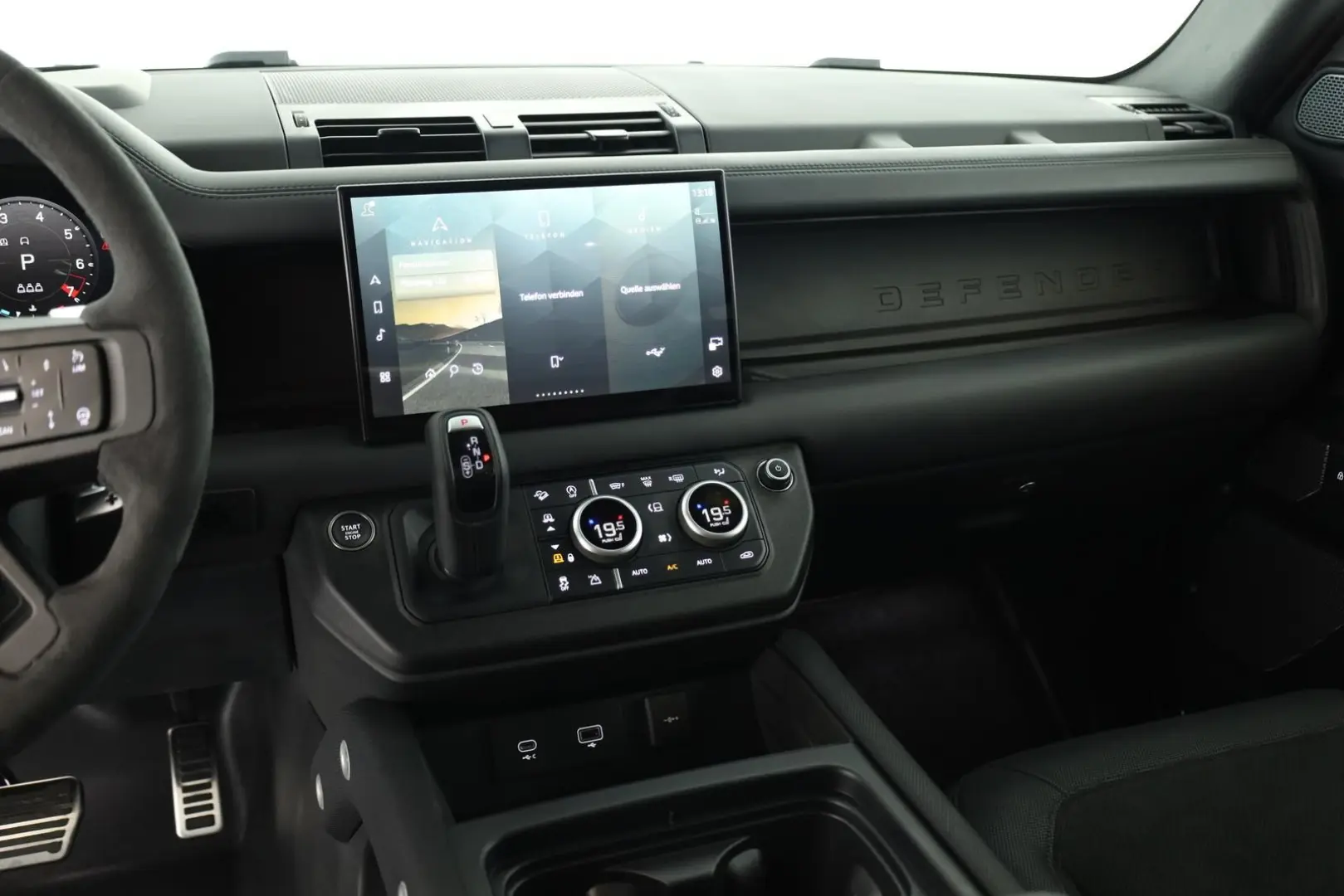 Land Rover Defender 110 P525 AWD Black Matrix Pano HUD