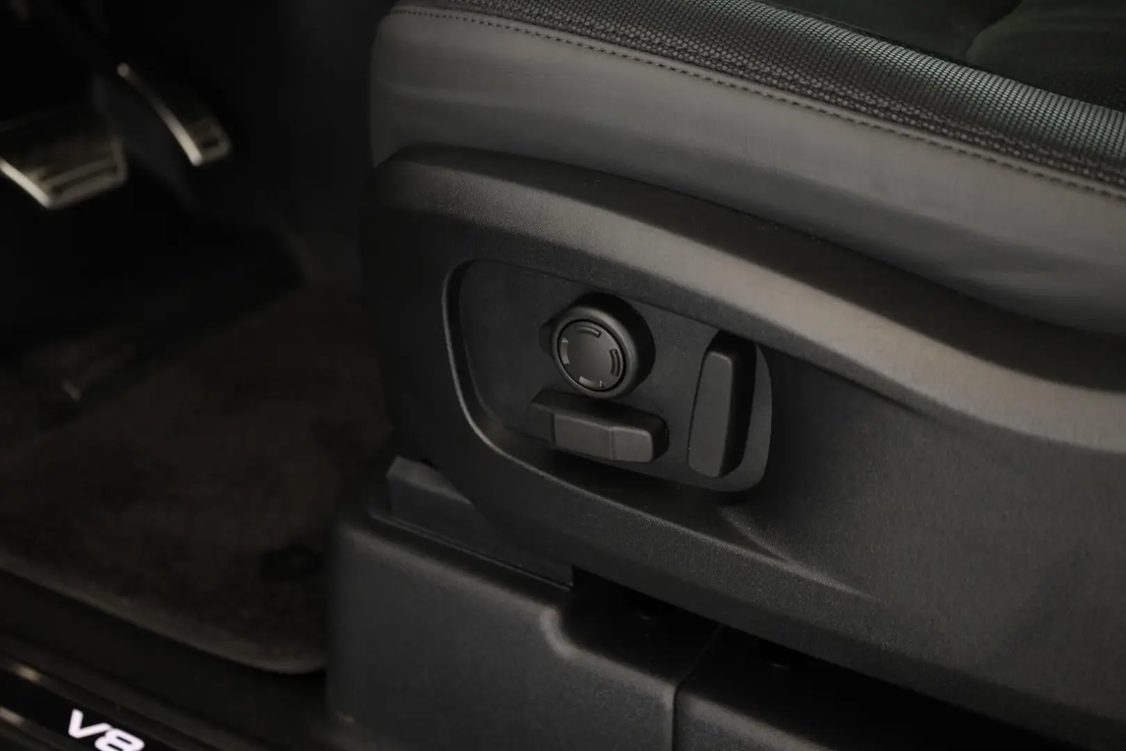 Land Rover Defender 110 P525 AWD Black Matrix Pano HUD