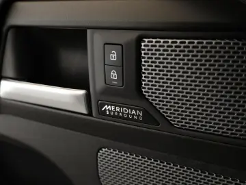 Land Rover Defender 110 P525 AWD Black Matrix Pano HUD