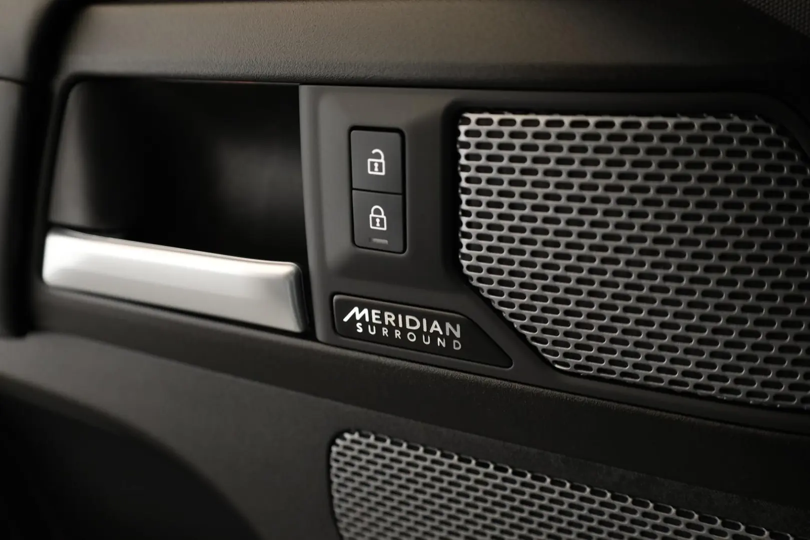 Land Rover Defender 110 P525 AWD Black Matrix Pano HUD