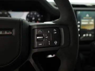 Land Rover Defender 110 P525 AWD Black Matrix Pano HUD