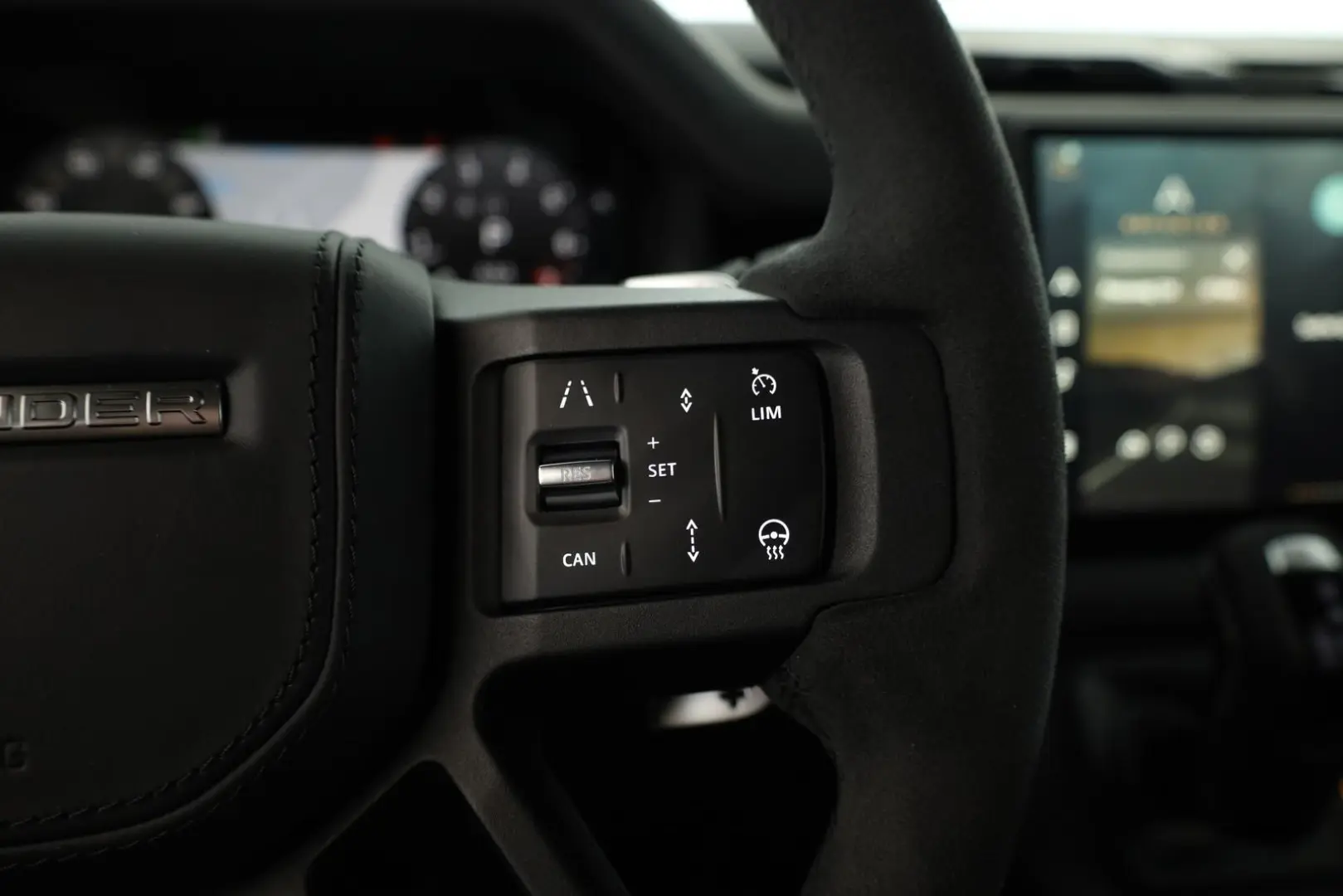 Land Rover Defender 110 P525 AWD Black Matrix Pano HUD