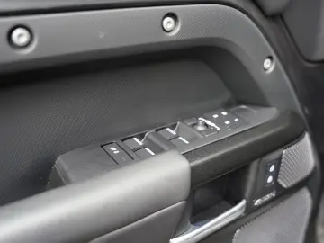 Land Rover Defender P525 V8 Carpathian Edition 110