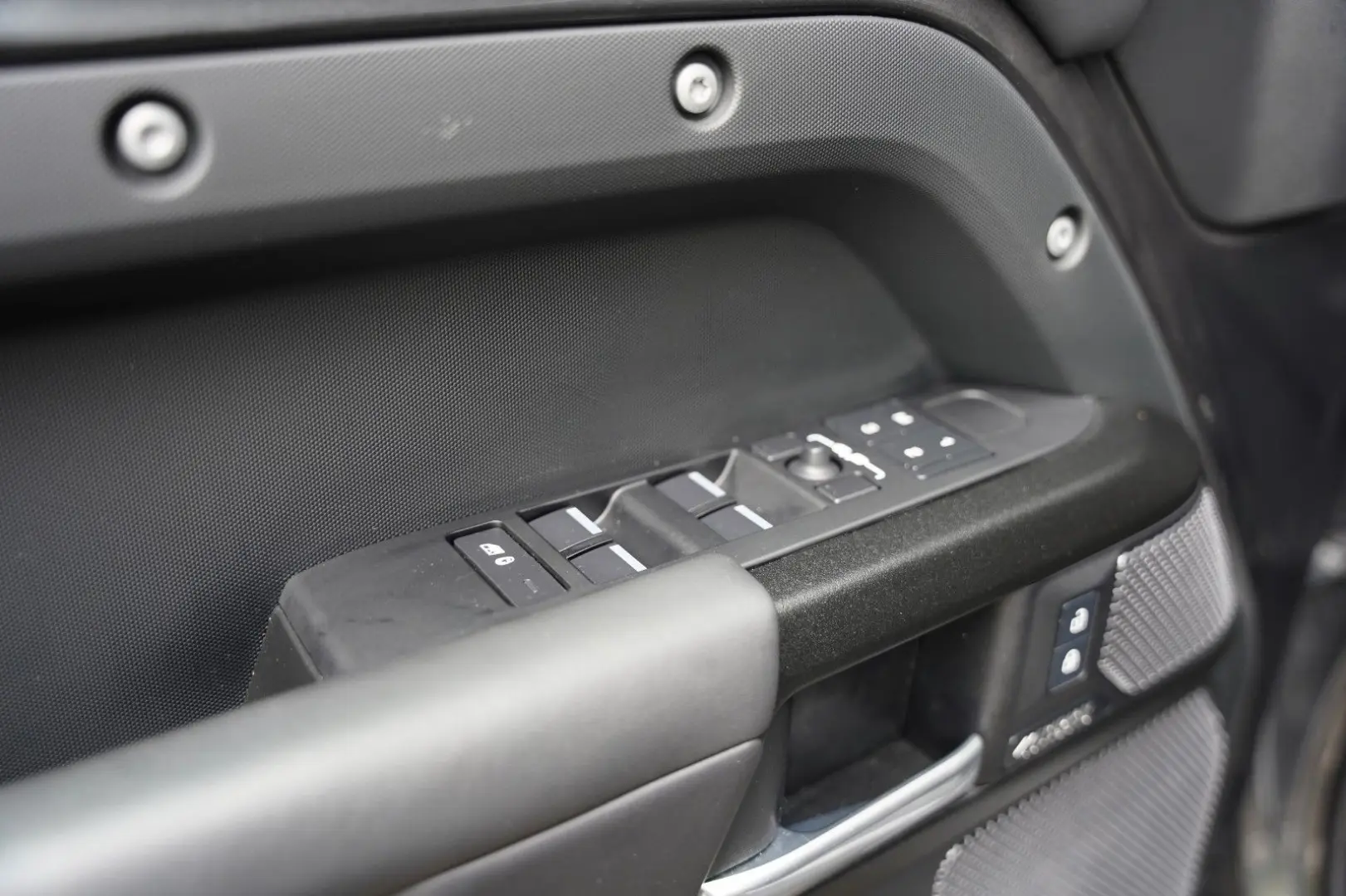 Land Rover Defender P525 V8 Carpathian Edition 110