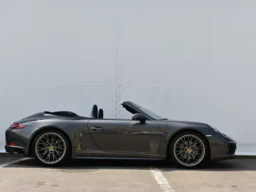 PORSCHE 911 CARRERA 4