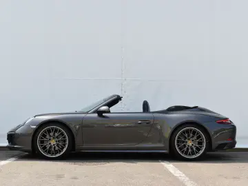 PORSCHE 911 CARRERA 4