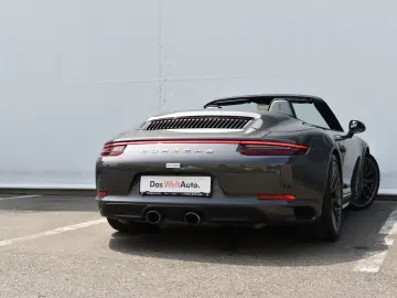 PORSCHE 911 CARRERA 4