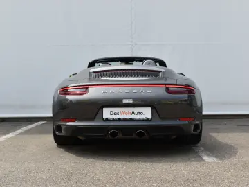 PORSCHE 911 CARRERA 4
