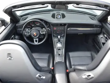 PORSCHE 911 CARRERA 4