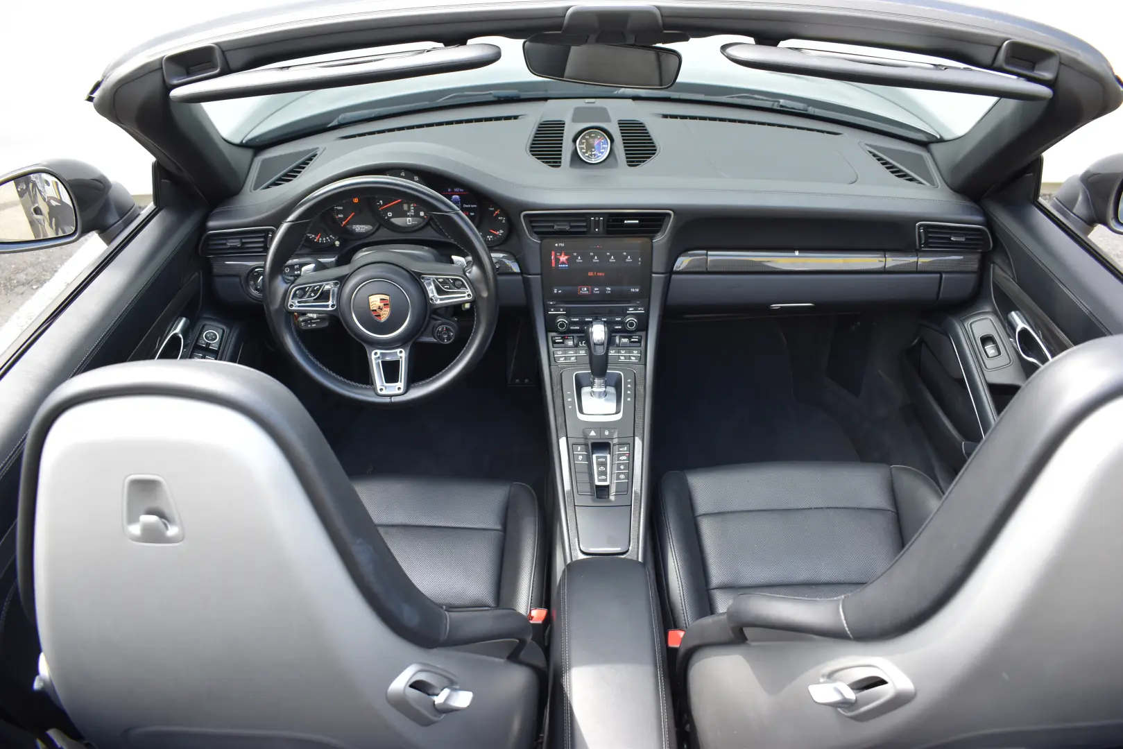 PORSCHE 911 CARRERA 4