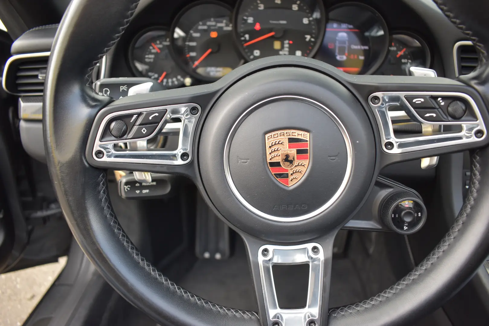 PORSCHE 911 CARRERA 4