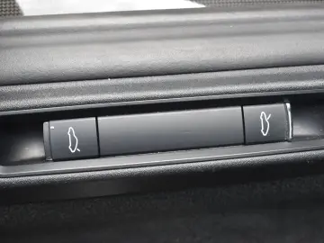 PORSCHE 911 CARRERA 4
