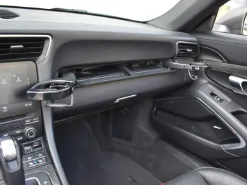 PORSCHE 911 CARRERA 4