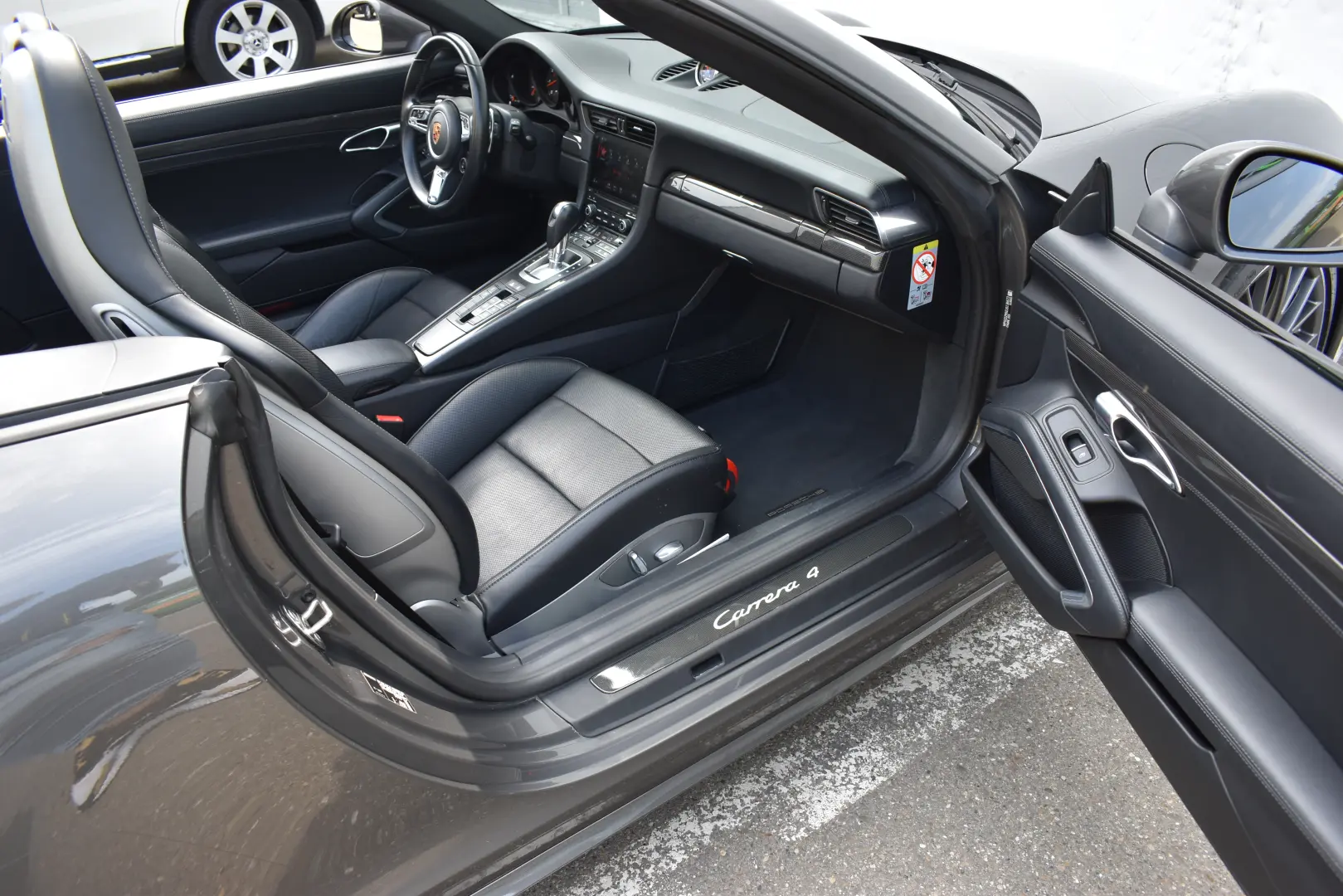 PORSCHE 911 CARRERA 4