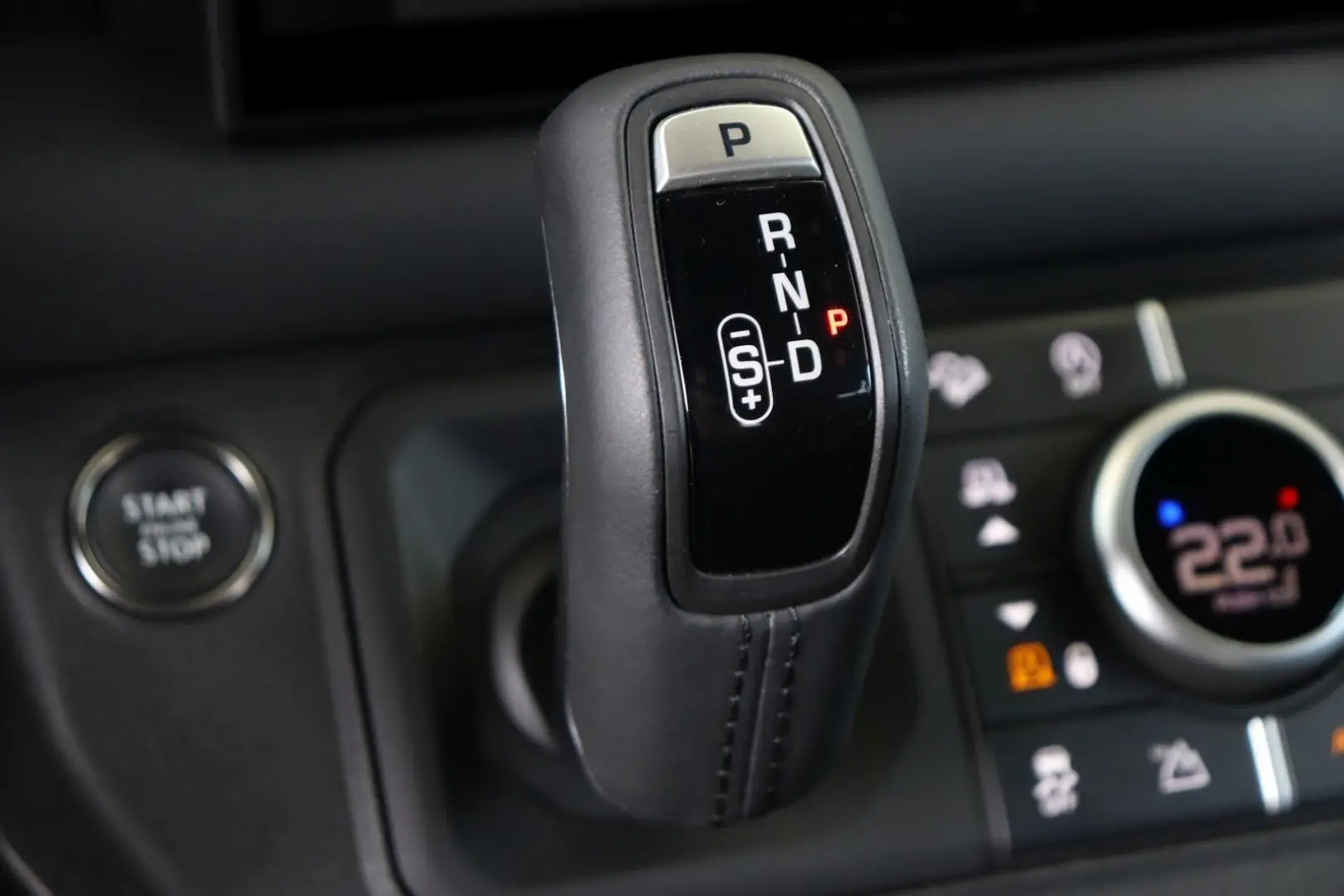 Land Rover Defender 130 D300 Outbound ++22ZOLL+MATRIX