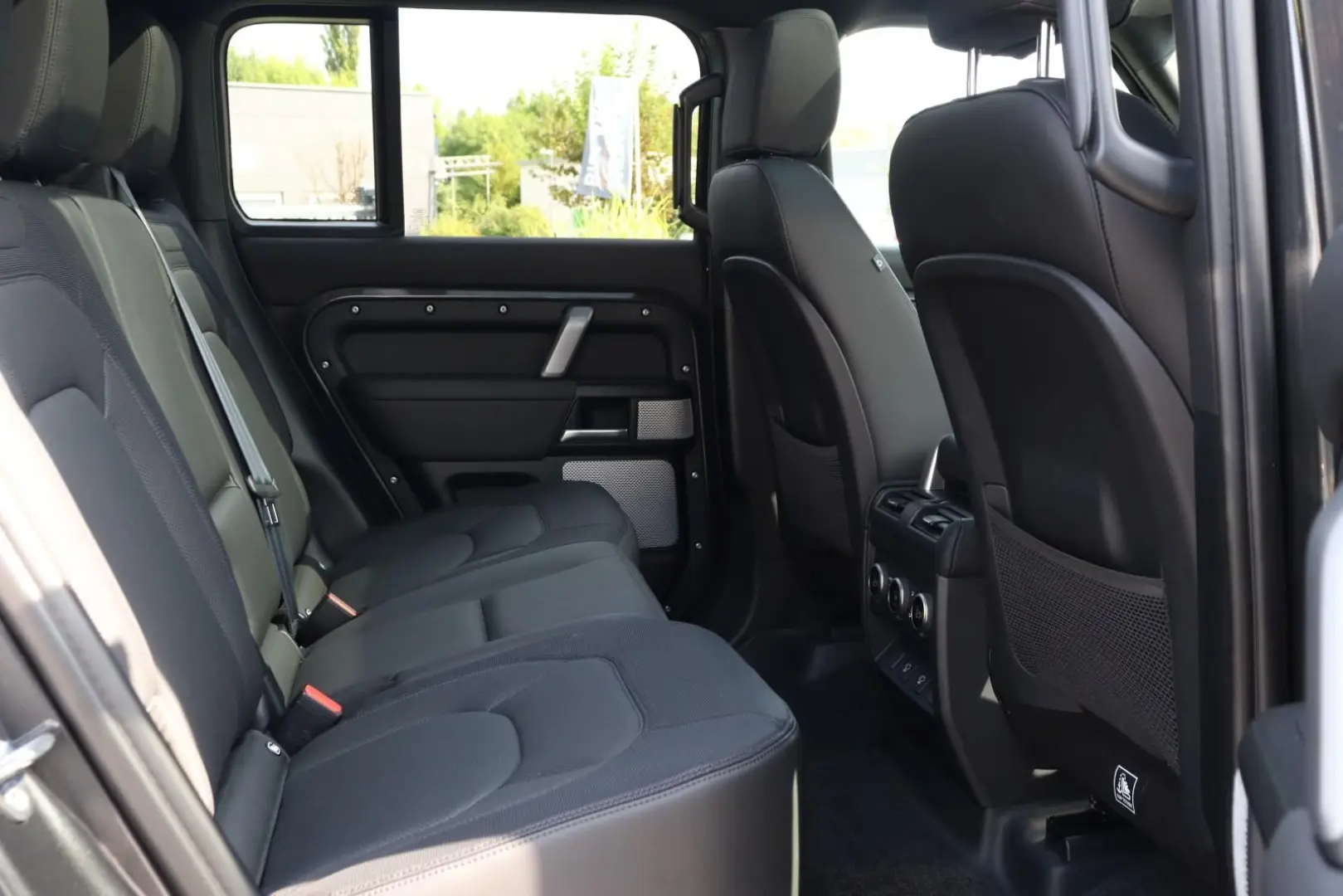 Land Rover Defender 130 D300 Outbound ++22ZOLL+MATRIX