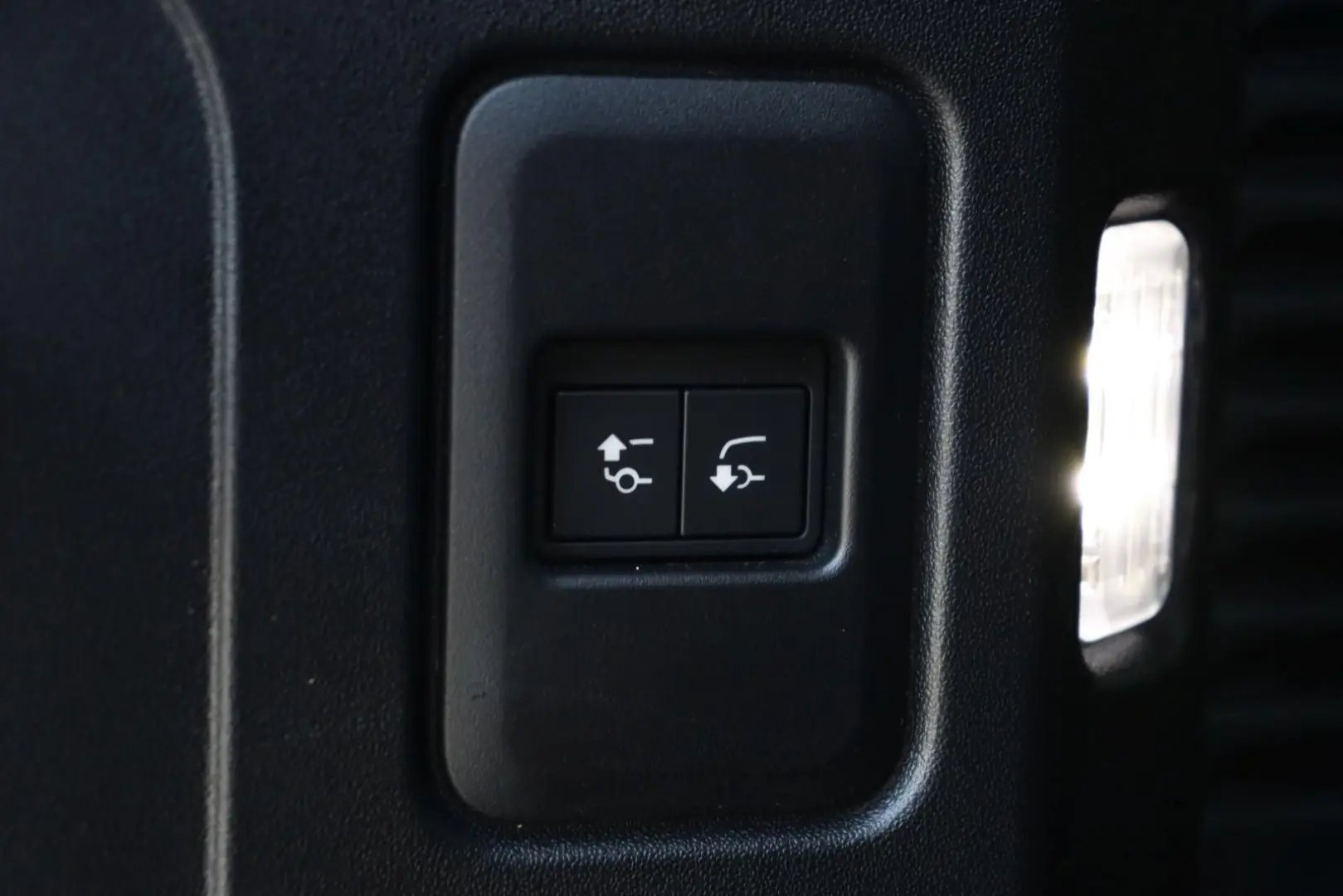 Land Rover Defender 130 D300 Outbound ++22ZOLL+MATRIX
